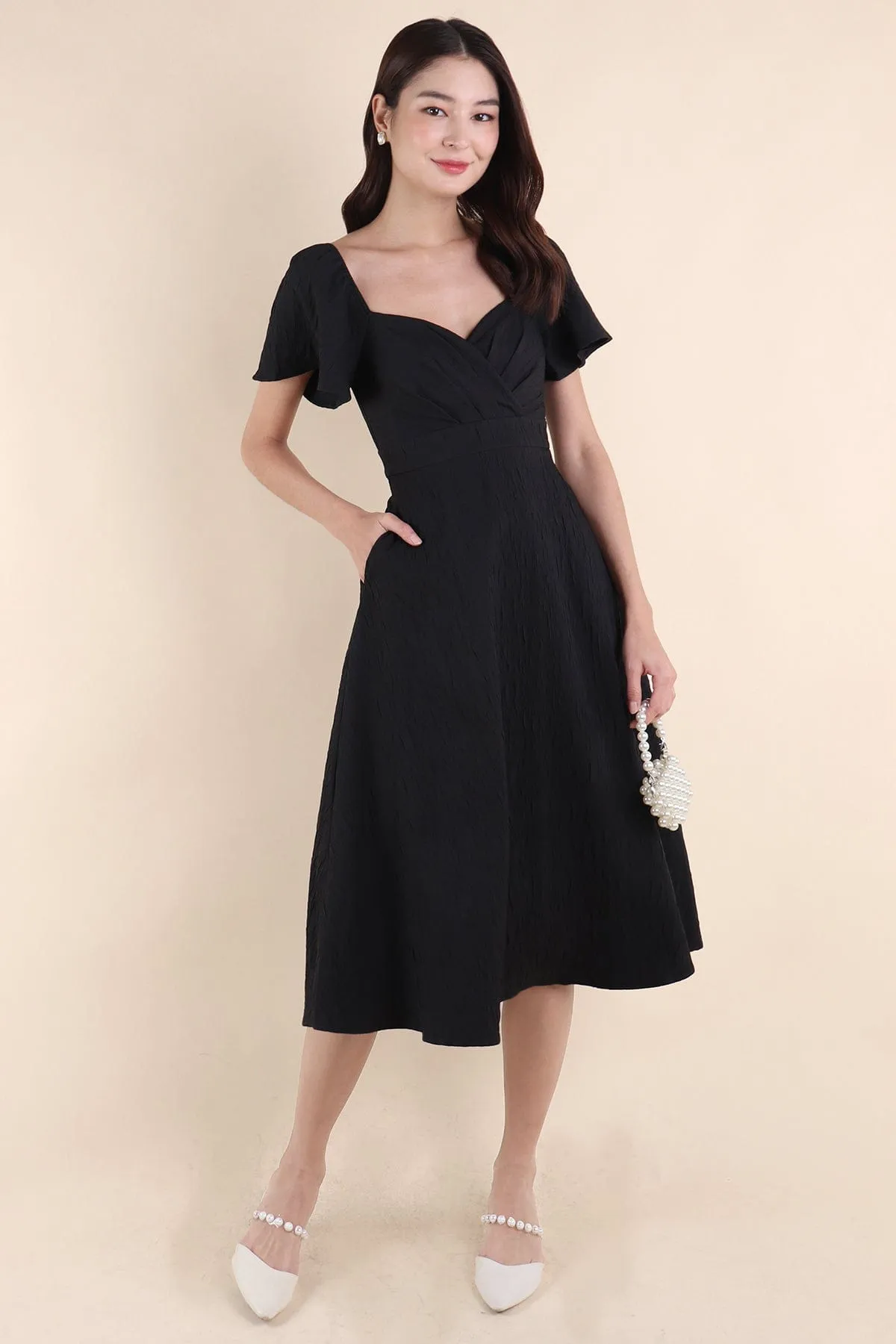 FIORA SLEEVE MIDAXI DRESS IN BLACK