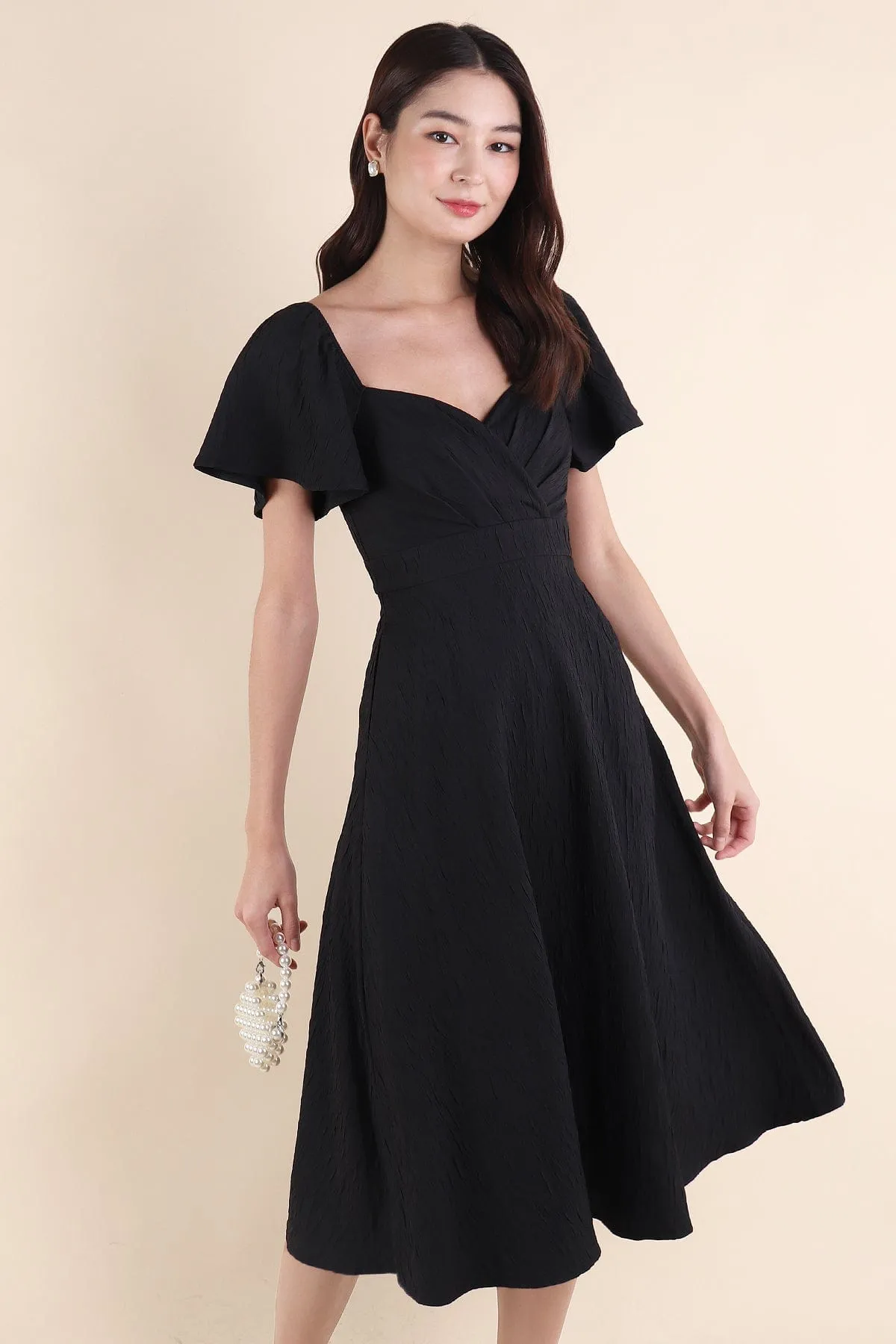 FIORA SLEEVE MIDAXI DRESS IN BLACK