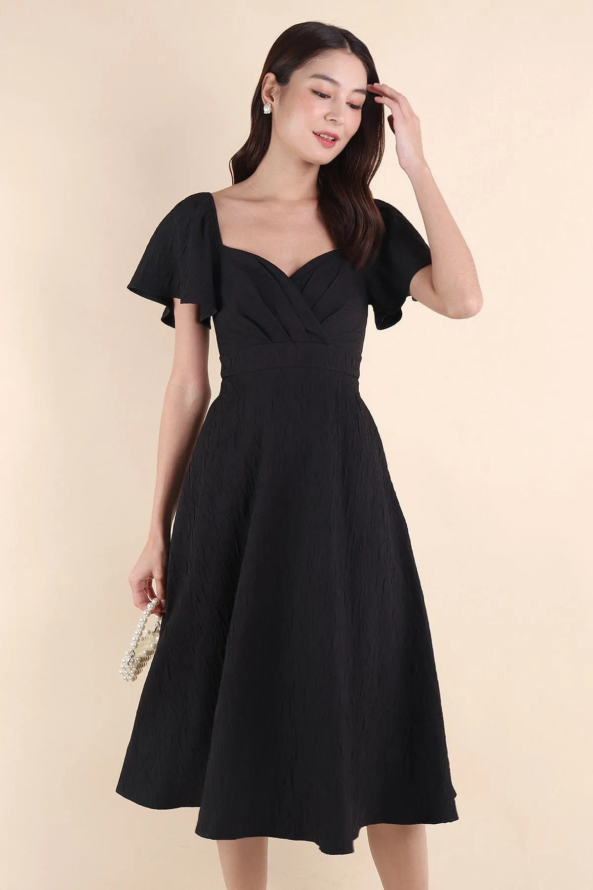 FIORA SLEEVE MIDAXI DRESS IN BLACK